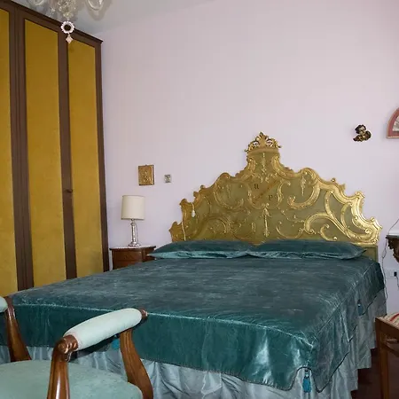 Il Glicine Fiorito Alojamento de Acomodação e Pequeno-almoço Lido di Venezia